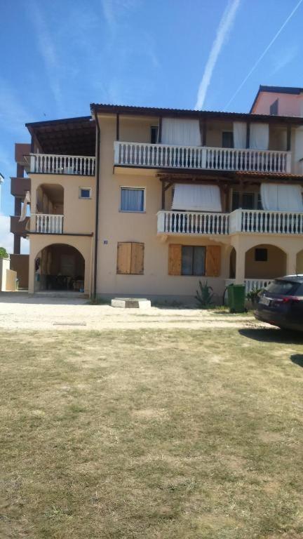Apartments Ninske Vodice Ngoại thất bức ảnh